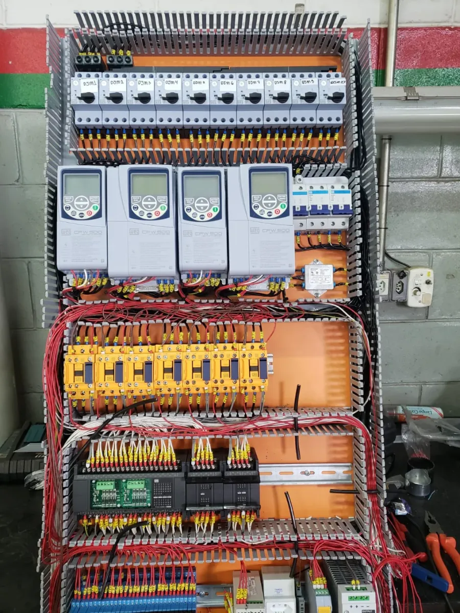 Painel industrial SCAION — Manutenção Elétrica Industrial